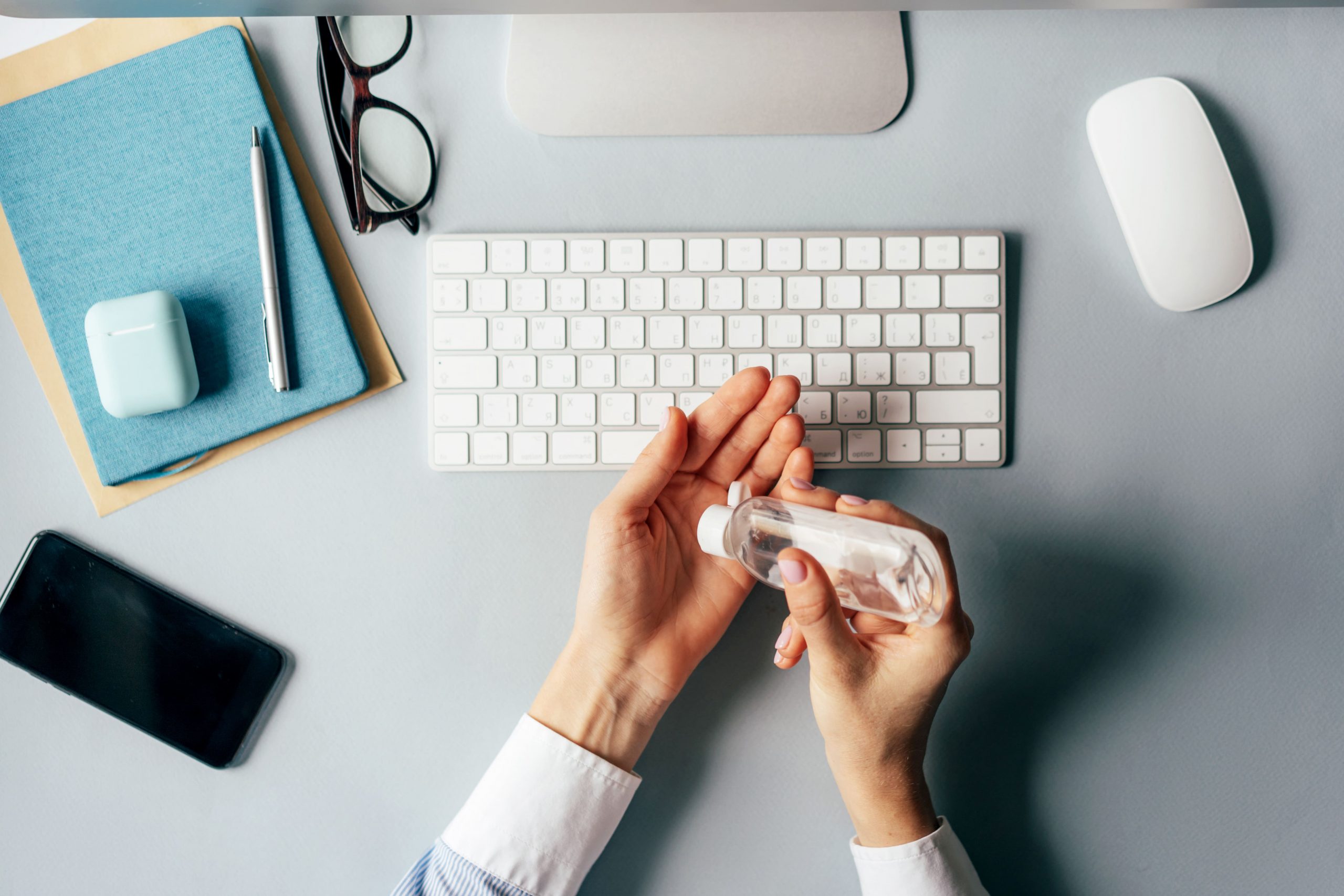 Guia de compras: Desinfetar o seu local de trabalho para prevenir os vírus de Inverno