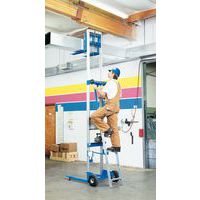 modelo padrão equipado com uma ilharga em alumínio e rodas pneumáticas