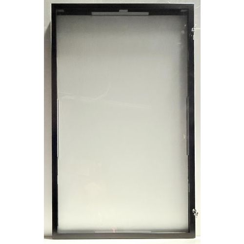 Vitrina de exterior com porta rebatível – fundo em alumínio – estrutura preta – AME