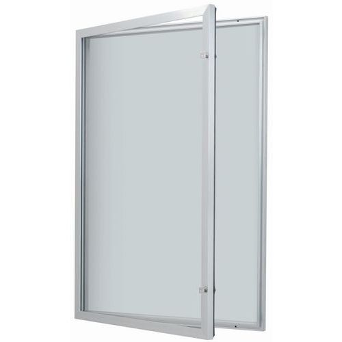 Vitrina de exterior com porta rebatível – fundo em alumínio – porta em vidro de segurança – fechaduras idêntic