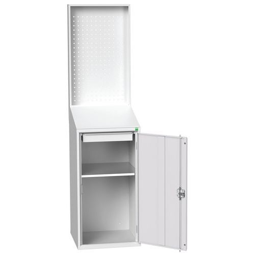 Posto de consulta com painel perfo