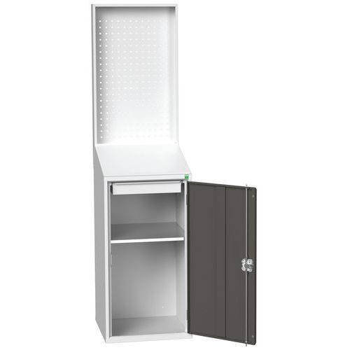 Posto de consulta com painel perfo