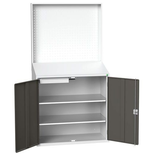 Posto de consulta com painel perfo