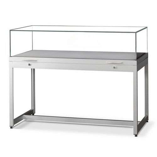 Vitrina de exposição tipo mesa com pés – 120 x 60 x 92 cm – Sarazino Vitrina de exposição tipo mesa com pés – 120 x 60 x 92 cm – Sarazino