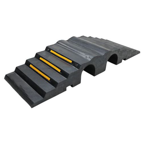 Rampa de transposição com capacidade de 20 T – Manutan Expert Rampa de transposição com capacidade de 20 T – Manutan Expert