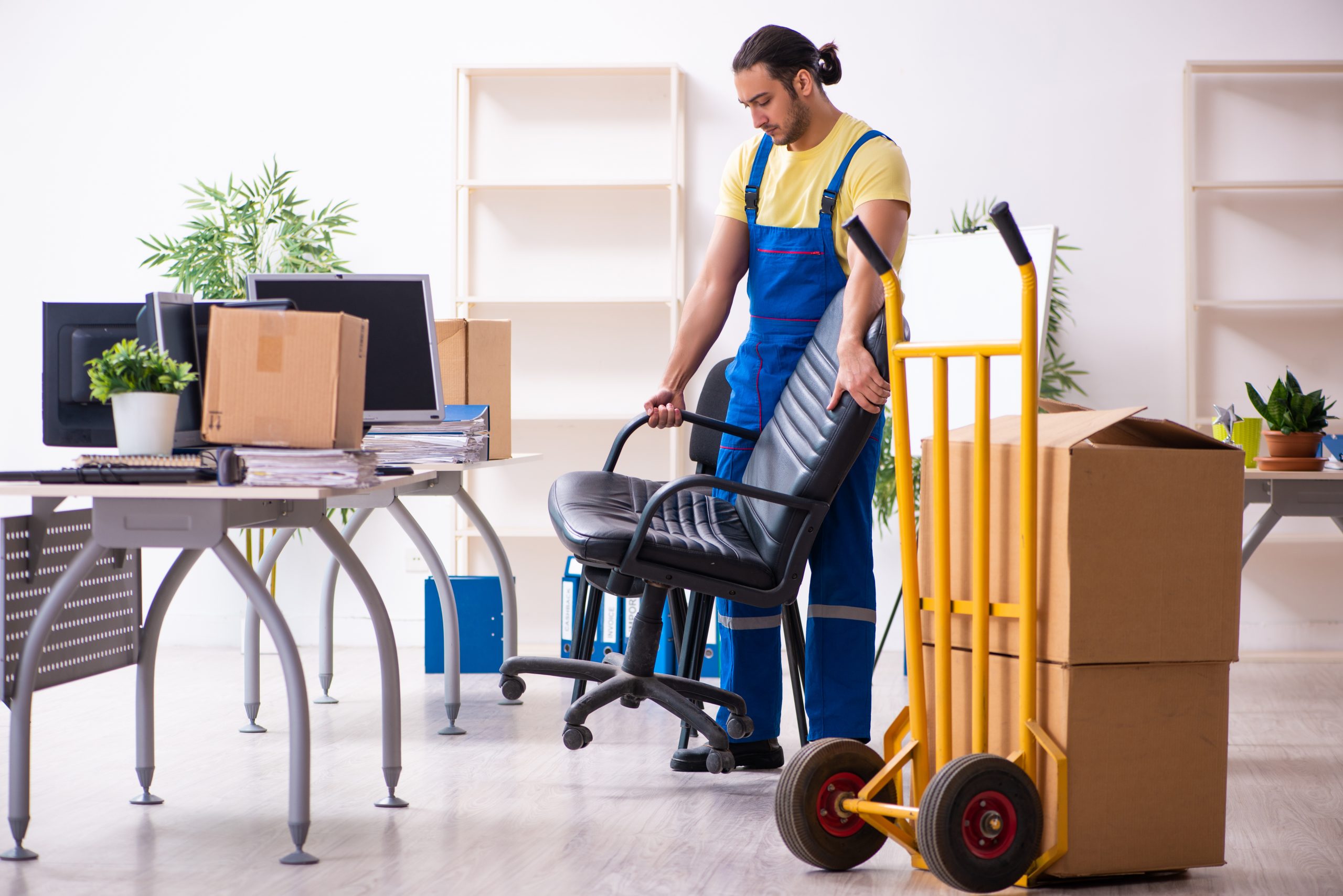 Desenvolvimento de uma política de compras sustentáveis com mobiliário de escritório reciclado