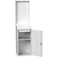 Posto de consulta com painel perfo