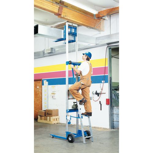 modelo padrão equipado com uma ilharga em alumínio e rodas pneumáticas modelo padrão equipado com uma ilharga em alumínio e rodas pneumáticas