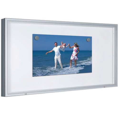 Vitrina de exterior de estilo italiano – fundo em alumínio – porta em vidro de segurança Vitrina de exterior de estilo italiano – fundo em alumínio – porta em vidro de segurança